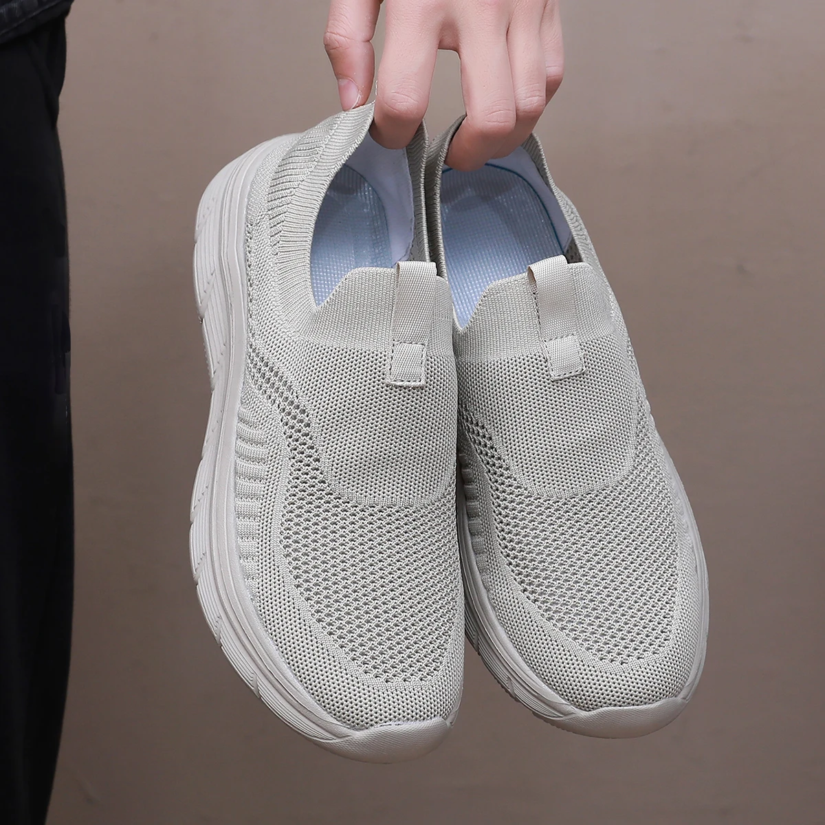 メンズウォーキングシューズ軽量呼吸カジュアルメッシュランニン - Men'S Fashion Running Shoes のレビューと価格