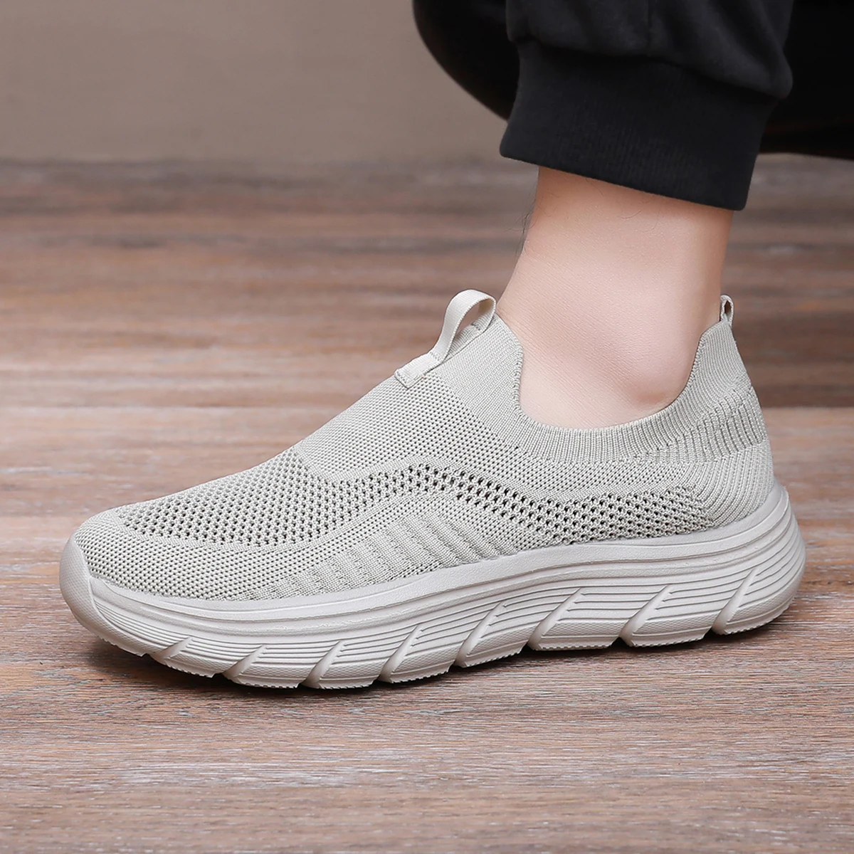 メンズウォーキングシューズ軽量呼吸カジュアルメッシュランニン - Men'S Fashion Running Shoes のレビューと価格