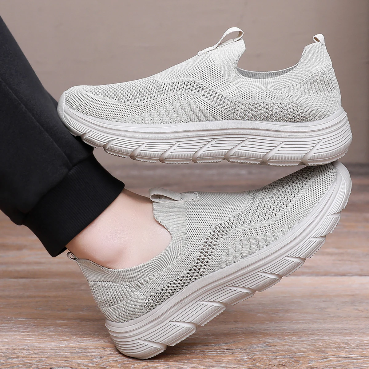メンズウォーキングシューズ軽量呼吸カジュアルメッシュランニン - Men'S Fashion Running Shoes のレビューと価格