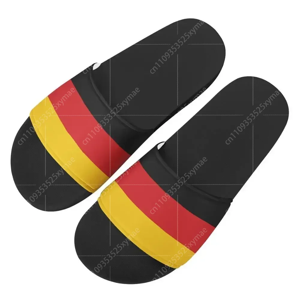 メンズカスタムパターンスリッパ ドイツ国旗プリント 夏用ファ - Mens Fashion Sandals のレビューと価格